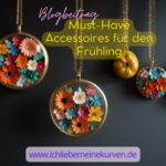 4 verschiedene gold Ketten mit bunten Blumen hängen an einer dunklen Wand. Text Blogbeitrag Must-Have Accessoires für den Frühling und Blogadresse.