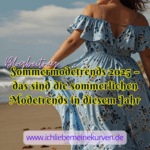 Das Bild zeigt eine Frau am Strand, die ein blaues Sommerkleid mit Blumenmuster trägt. Auf dem Bild steht der Titel des Blogbeitrags und die Webadresse des Blogs.